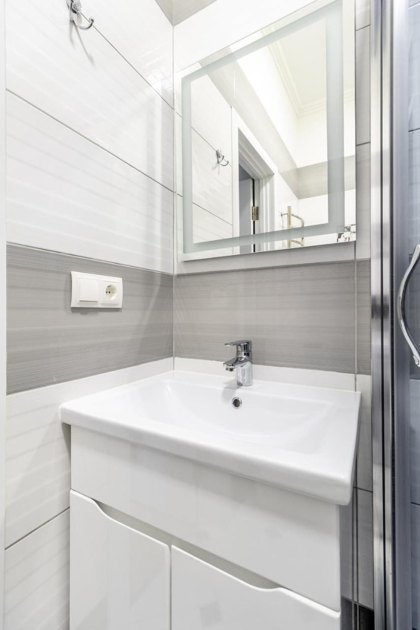 Inshiapartments On Liberty Avenue Львов Экстерьер фото